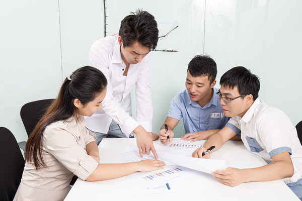 設(shè)計(jì)合理激勵(lì)機(jī)制，激發(fā)員工工作積極性和創(chuàng)新精神