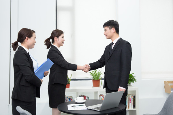 績(jī)效溝通：及時(shí)反饋，解決績(jī)效問題