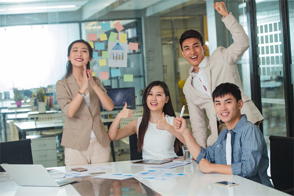 社會(huì)責(zé)任與績(jī)效管理：承擔(dān)社會(huì)責(zé)任，提升企業(yè)形象