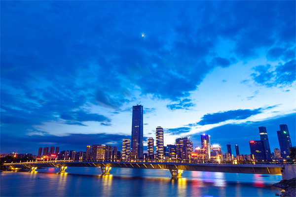 制定精準(zhǔn)企業(yè)戰(zhàn)略，引領(lǐng)企業(yè)邁向卓越發(fā)展新高度