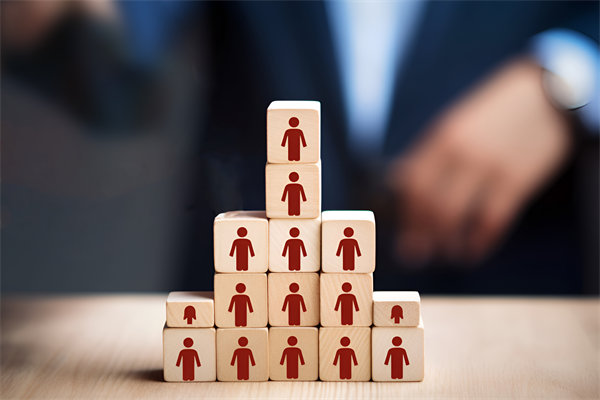 企業(yè)的發(fā)展戰(zhàn)略不僅僅是老板一個(gè)人的問題，還有誰？