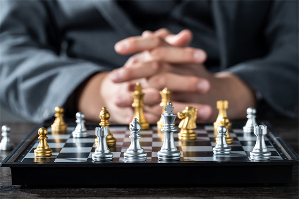 靈活調(diào)整企業(yè)戰(zhàn)略，應(yīng)對(duì)市場(chǎng)變化實(shí)現(xiàn)穩(wěn)健發(fā)展