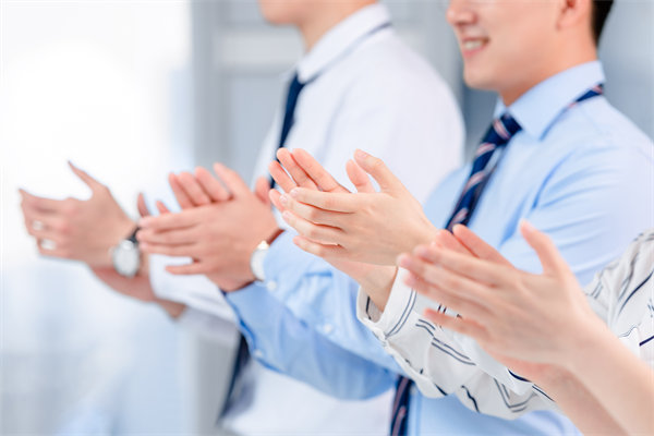 面對人才流失問題，企業(yè)應(yīng)如何改進人力資源策略？