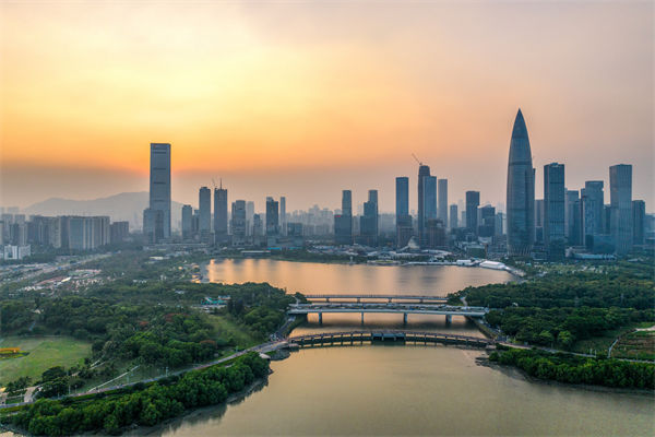 深圳集團(tuán)管控咨詢公司如何助力企業(yè)實(shí)現(xiàn)高效集權(quán)與分權(quán)？
