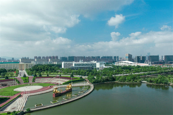 南昌戰(zhàn)略咨詢公司如何為企業(yè)定制長遠發(fā)展規(guī)劃？