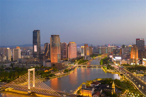 寧波戰(zhàn)略咨詢公司如何為企業(yè)定制長(zhǎng)遠(yuǎn)發(fā)展規(guī)劃？