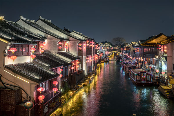蘇州戰(zhàn)略咨詢公司如何為企業(yè)定制長遠(yuǎn)發(fā)展規(guī)劃？