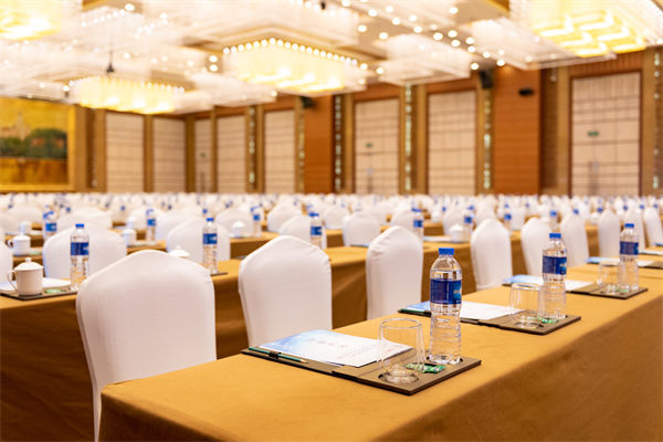 兩會(huì)熱議破解企業(yè)“生長(zhǎng)痛”，對(duì)企業(yè)戰(zhàn)略管理有何啟示？