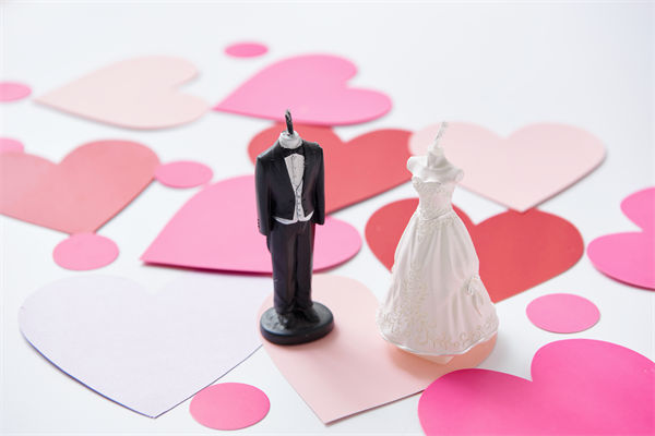 5月10日起結(jié)婚離婚不需要戶口本，人力資源怎么看？