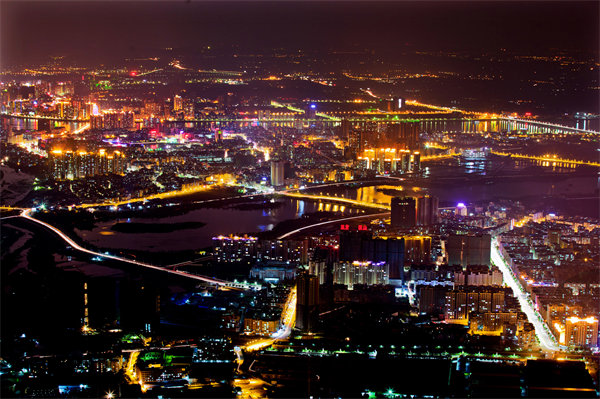 清遠(yuǎn)戰(zhàn)略咨詢公司洞察市場(chǎng)，如何精準(zhǔn)為企業(yè)定位發(fā)展方向？